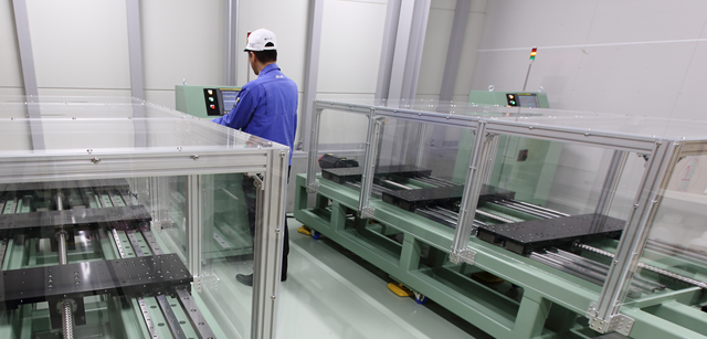 LUBE is, to protect the important machinery and plant maintenance, and contribute to the "manufacturing" through the realization of a safe and healthy working environment.